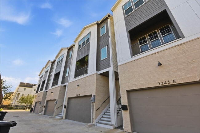 Photo - 1243 W 23rd St Unit B