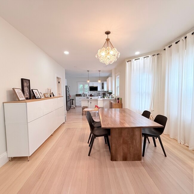 Building Photo - 21 Harlow St Unit 1 Rental