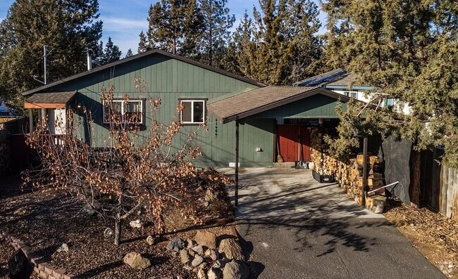 Building Photo - Get ready to fall in love with this single... Rental