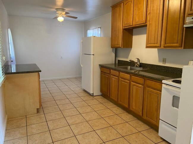Photo - Well maintained 2 bed/1 bath unit in heart...