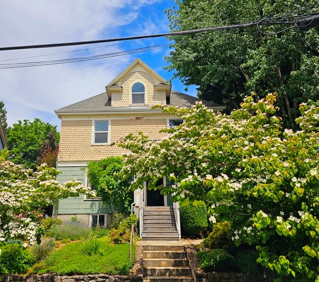 Building Photo - 309 NE Graham St Unit B