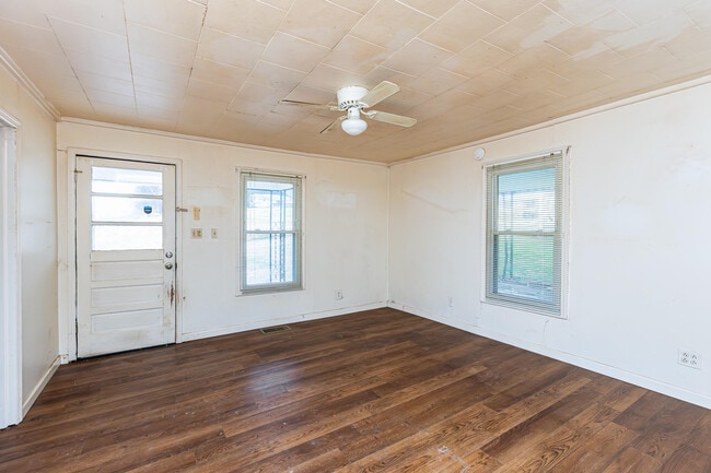 Photo - 212 Montgomery Ave