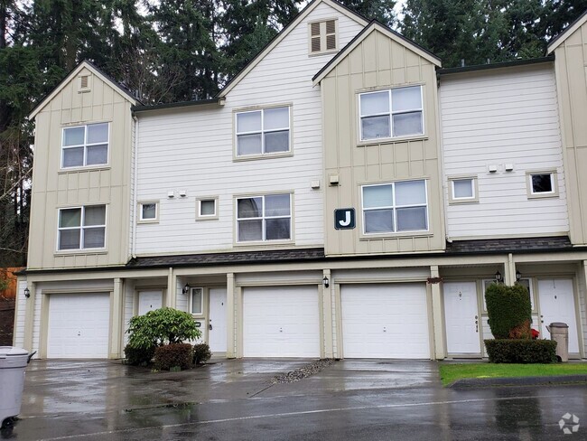 Building Photo - Silver Lake Townhouse - 2 Primary Suites 2...