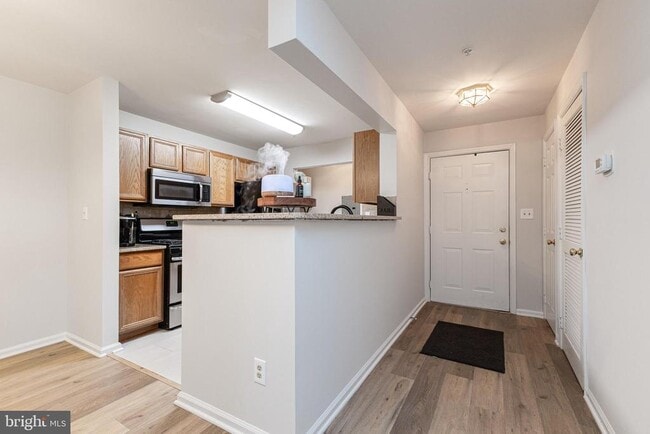 Building Photo - 8091 Lacy Dr Unit 201