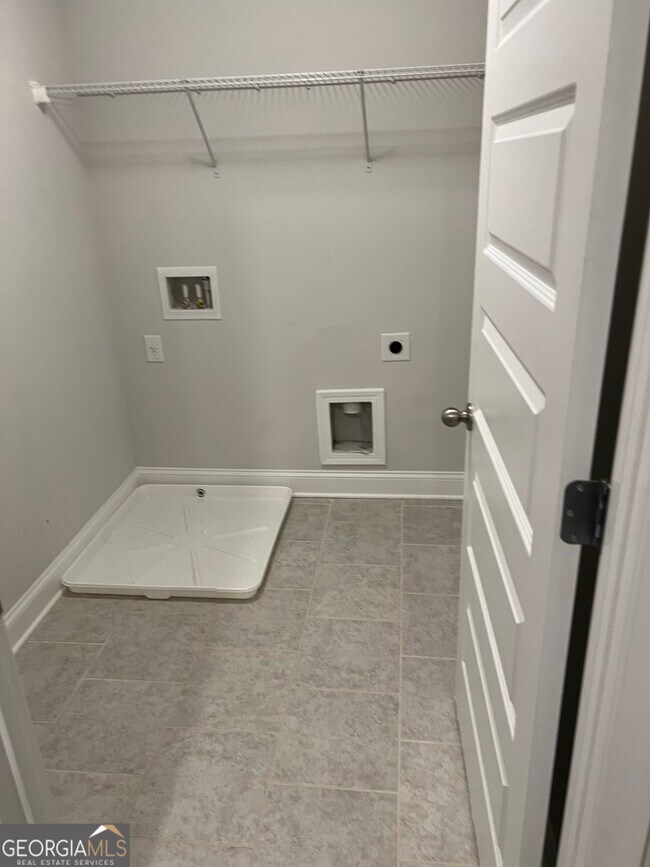 Photo - 932 Exposition Pte