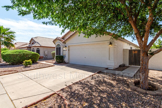 Photo - 881 E Baylor Ln