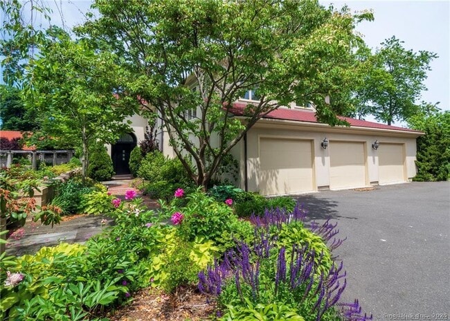 Photo - 10 Bluewater Hill S