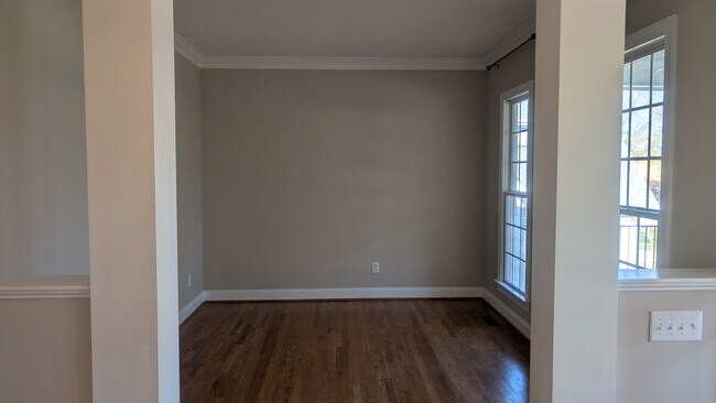 Photo - 527 Competition Rd