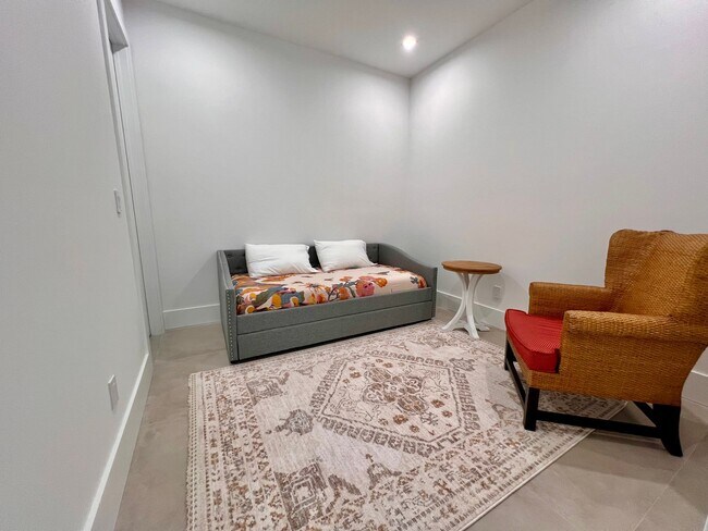 Photo - 300 SW 7th St