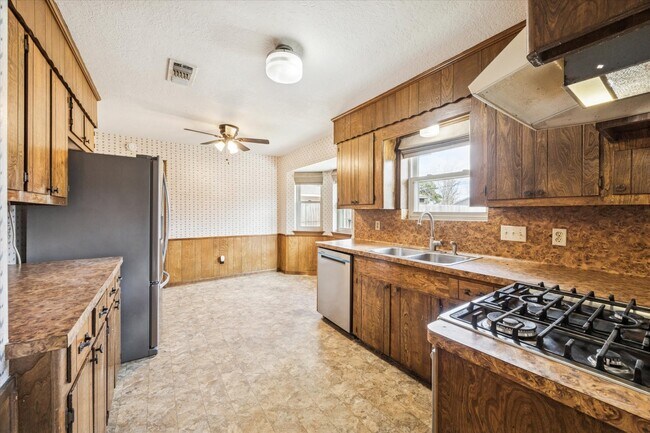 Photo - 1807 Parkcrest St