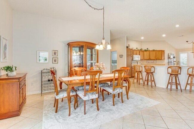 Photo - 684 Winifred Way Unit ID1386176P