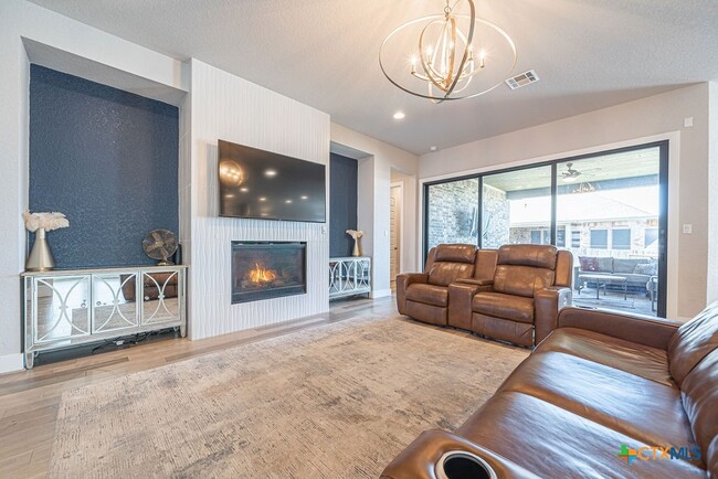 Photo - 350 Nightshade Trl