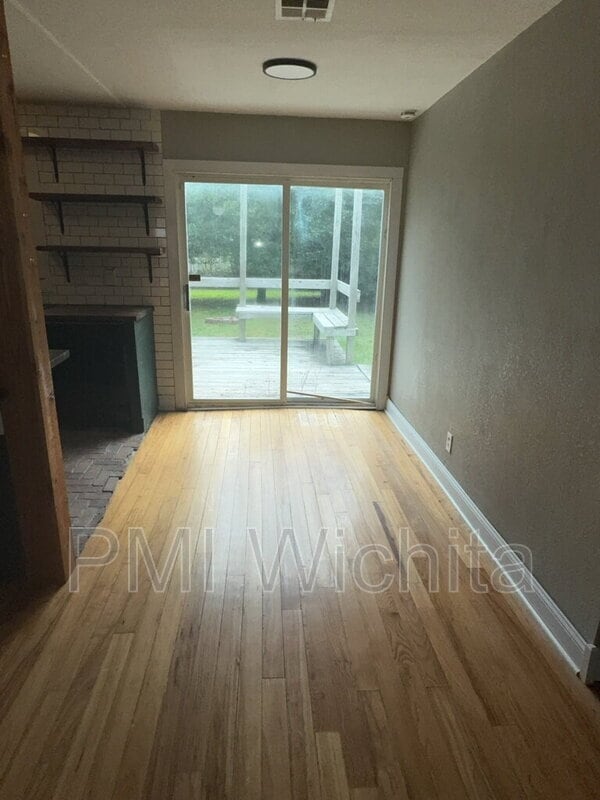 Photo - 608 N Parkwood Ln