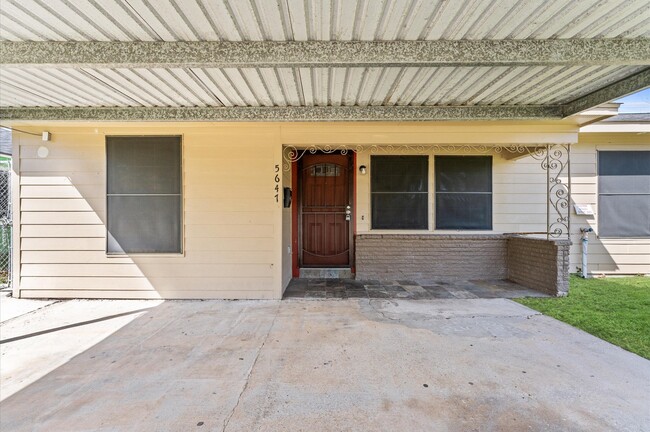 Photo - 5647 Belmark St