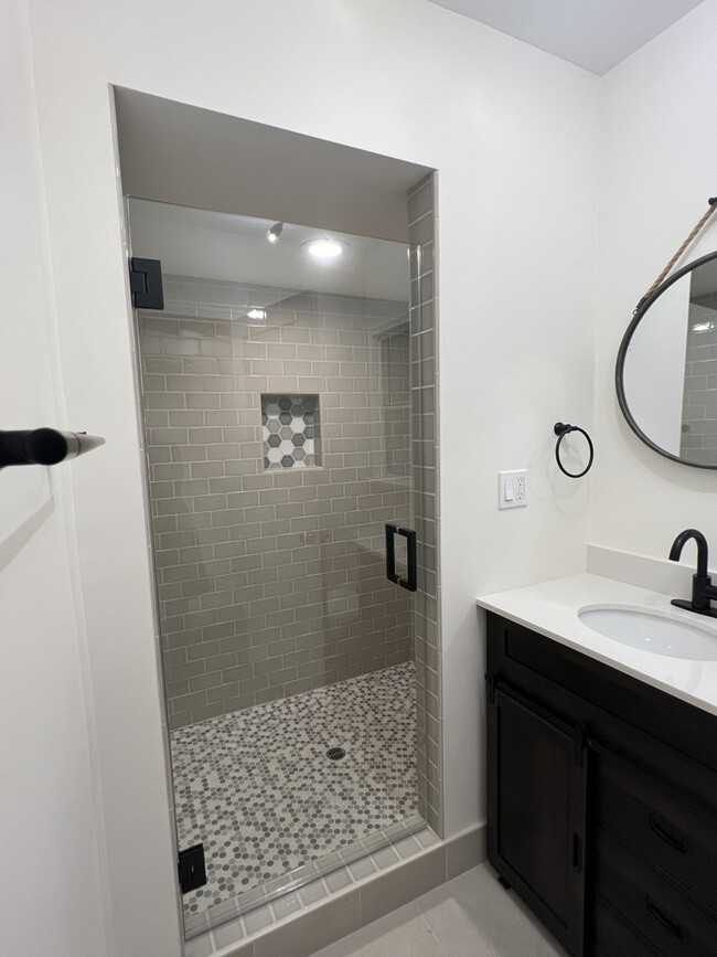 Baño - 6131 Ranchito Ave