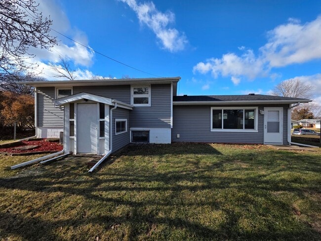 Photo - 4 bedroom Rental in Bettendorf