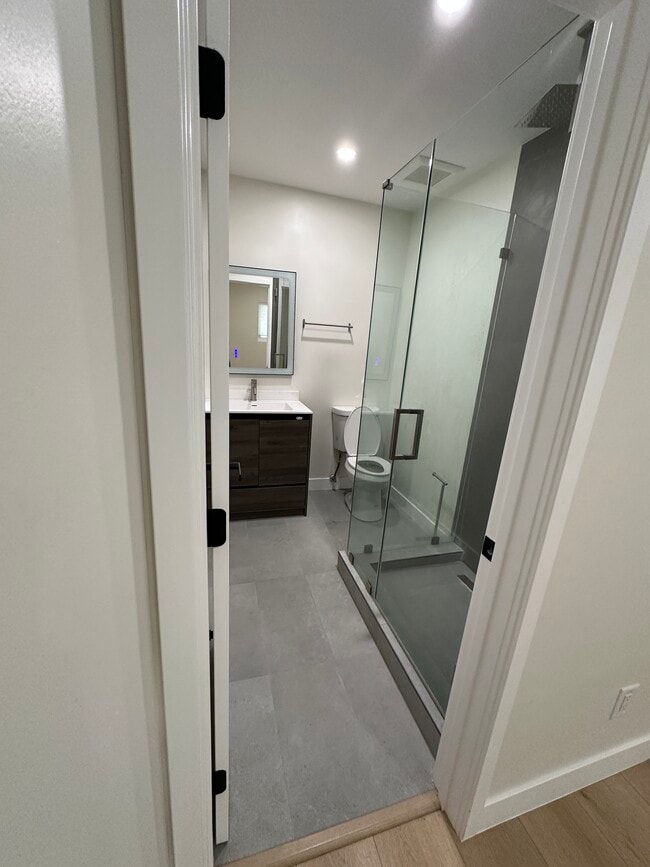 Photo - 237 N Kenwood St Unit B