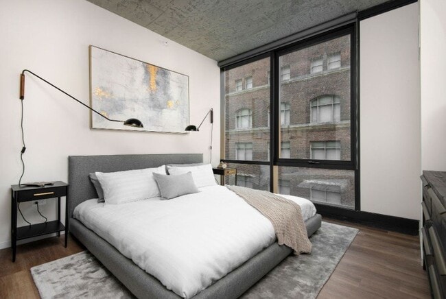 Photo - 41 E 14th St