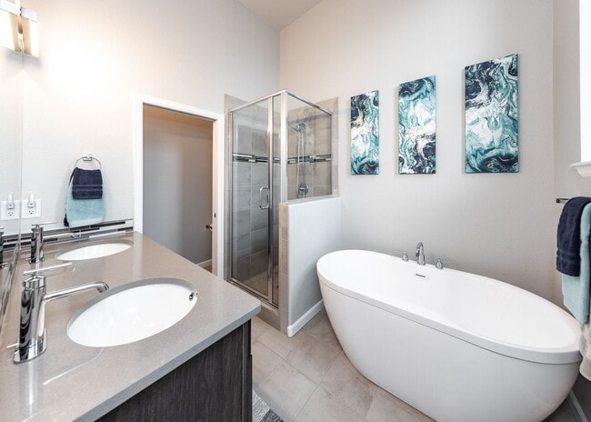 Photo - Urbanite Living near Downtown 3 Bed End Unit Townhouse