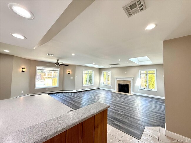 Photo - 102 Sycamore Cir