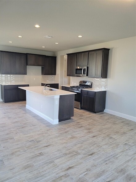 Building Photo - 120 Free Stone Dr