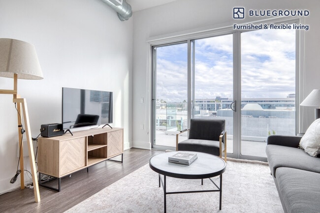 Photo - 4210 Del Rey Ave Unidad FL6-ID967