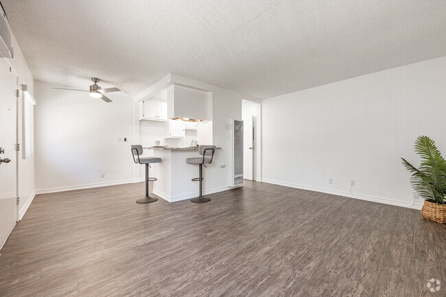 1BR, 1BA, - 725SF - Dining Room