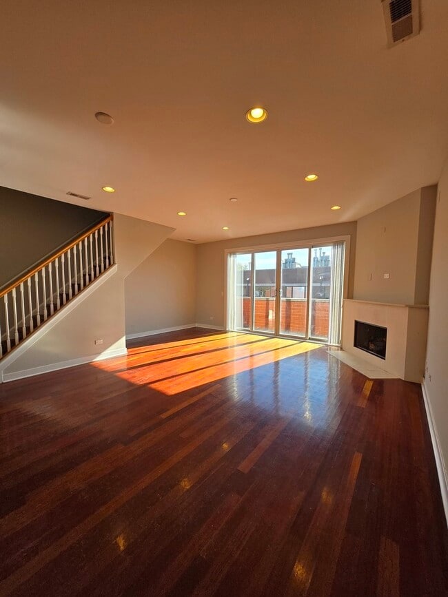 Photo - 2358 W School St