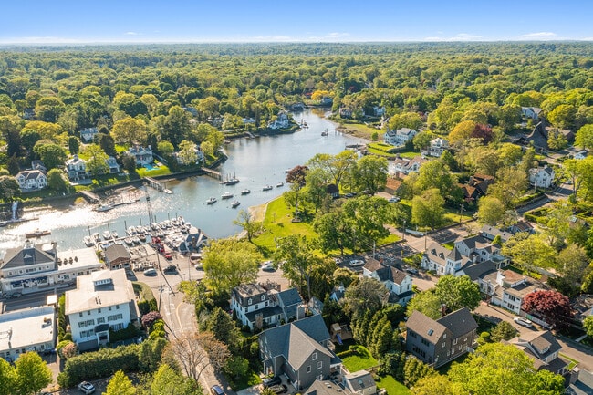 Photo - 168 Rowayton Ave