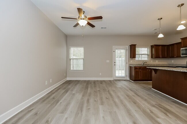 Photo - 1047 Chatsworth Dr