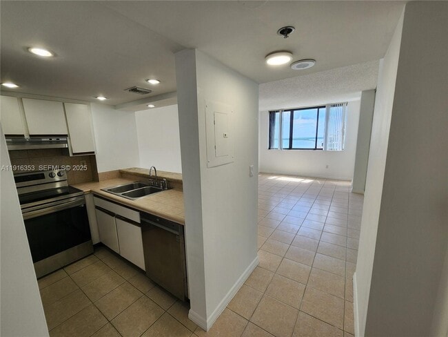 Photo - 540 Brickell Key Dr Unit 1603