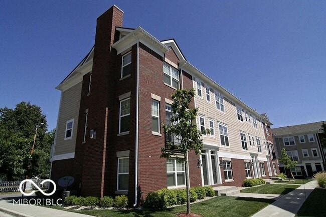 Photo - 428 Neuman Way