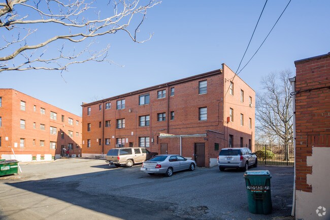 Photo - 208 Kenilworth Ave NE