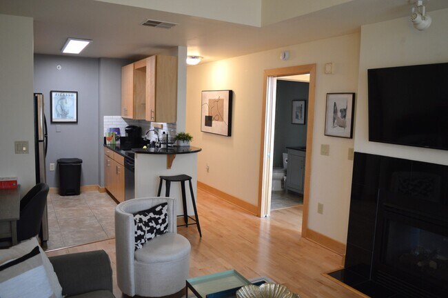 Photo - 333 W Mifflin St