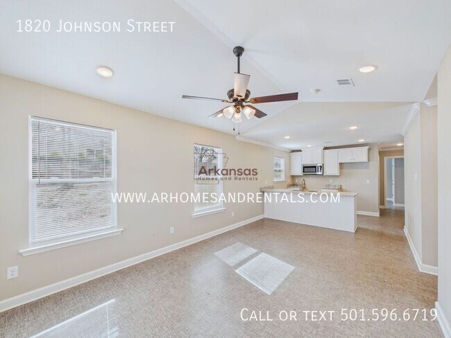 Photo - 1820 Johnson St