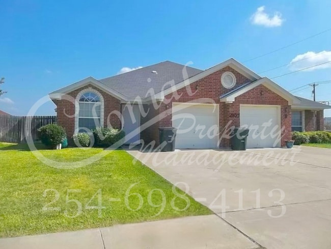 Building Photo - 2107 Charleston Ct