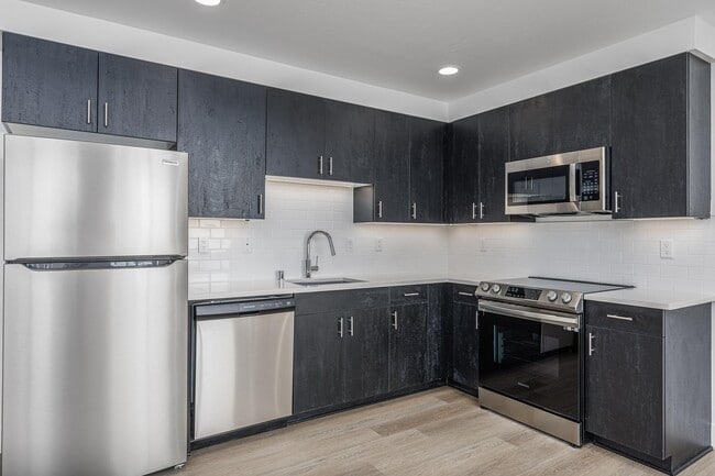 Building Photo - West Vine Townhomes