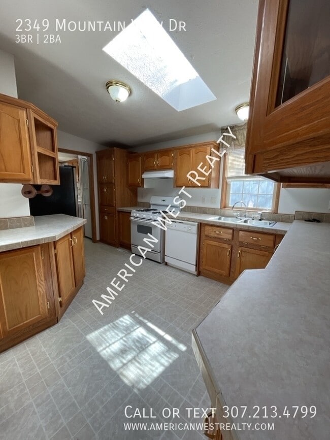 Photo - 2349 Mountain View Dr