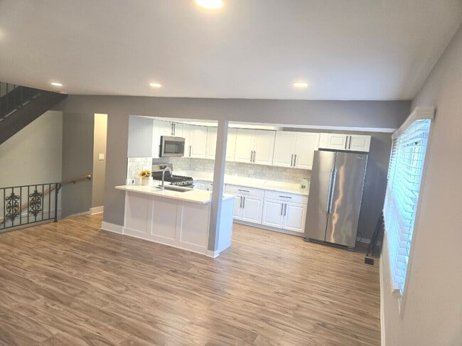 Photo - 360 W Inverrary Ln