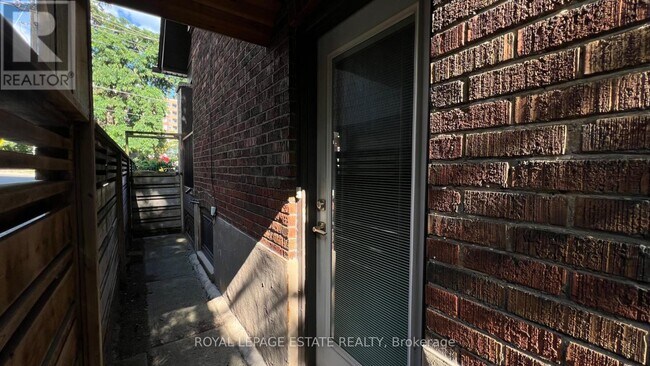 Photo - 372 Victoria Park Ave