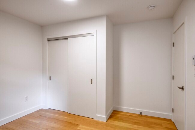 Photo - 10 Av. Rosemount Unit 3