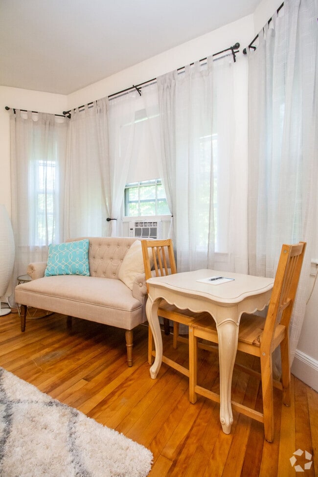 Building Photo - 1253 Beacon St Rental