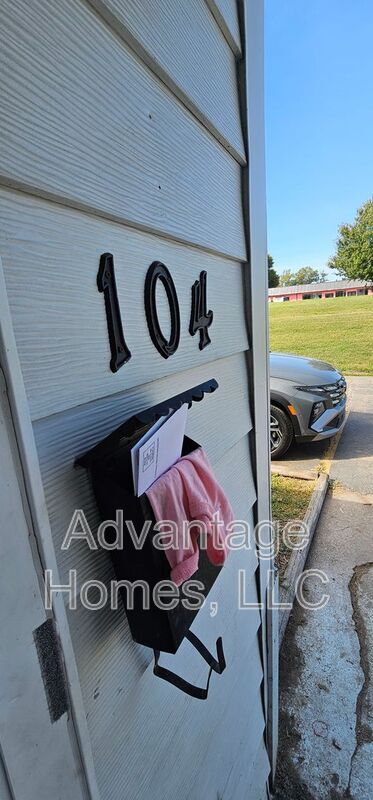 Building Photo - 1015 N Scott Ave Unit building 5 Back