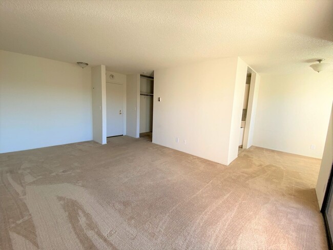 Photo - One Bedroom Condo Available in Watergate Community/Emeryville!