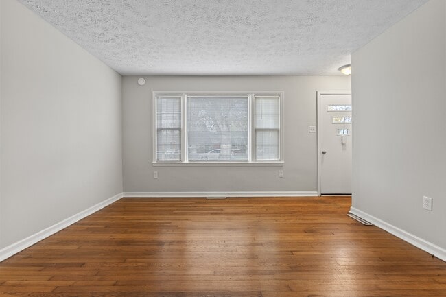 Photo - 702 Della Dr