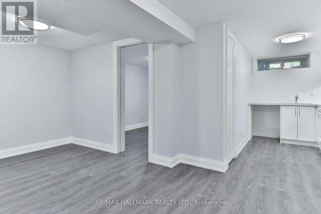 Photo - 880 College St Unit Bsmt
