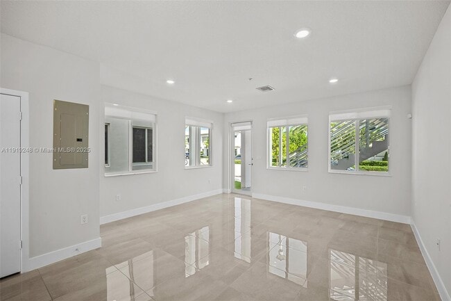 Building Photo - 10270 NW 66th St Unit 110