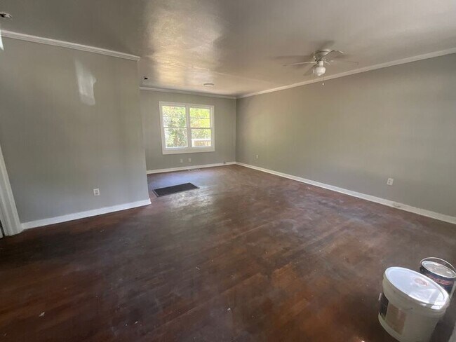 Photo - 420 Lawrence Rd