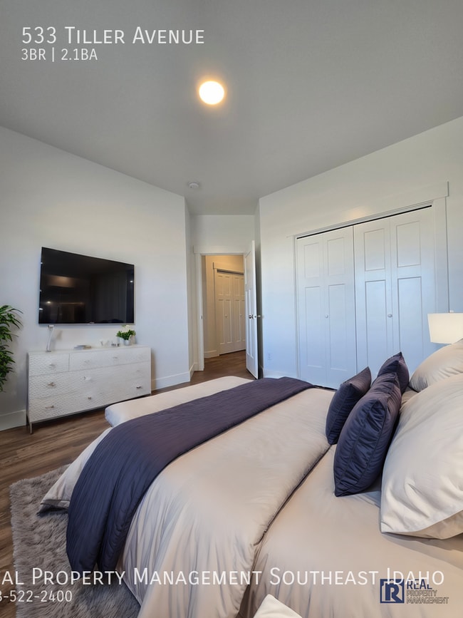 Photo - 533 Tiller Ave