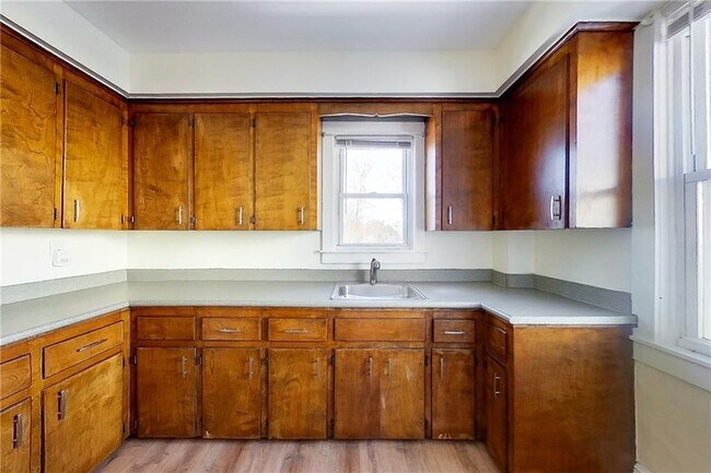 Photo - 6 Russell Ave